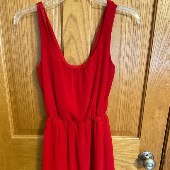 Adorable short red dress with bow and open back - Picture 2 of 2